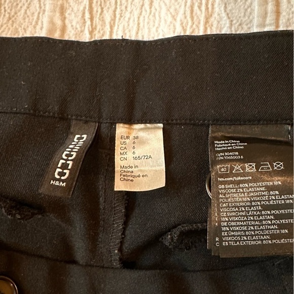 Divided black wide leg dress/work pants with pleats. Size 6. - Picture 3 of 10